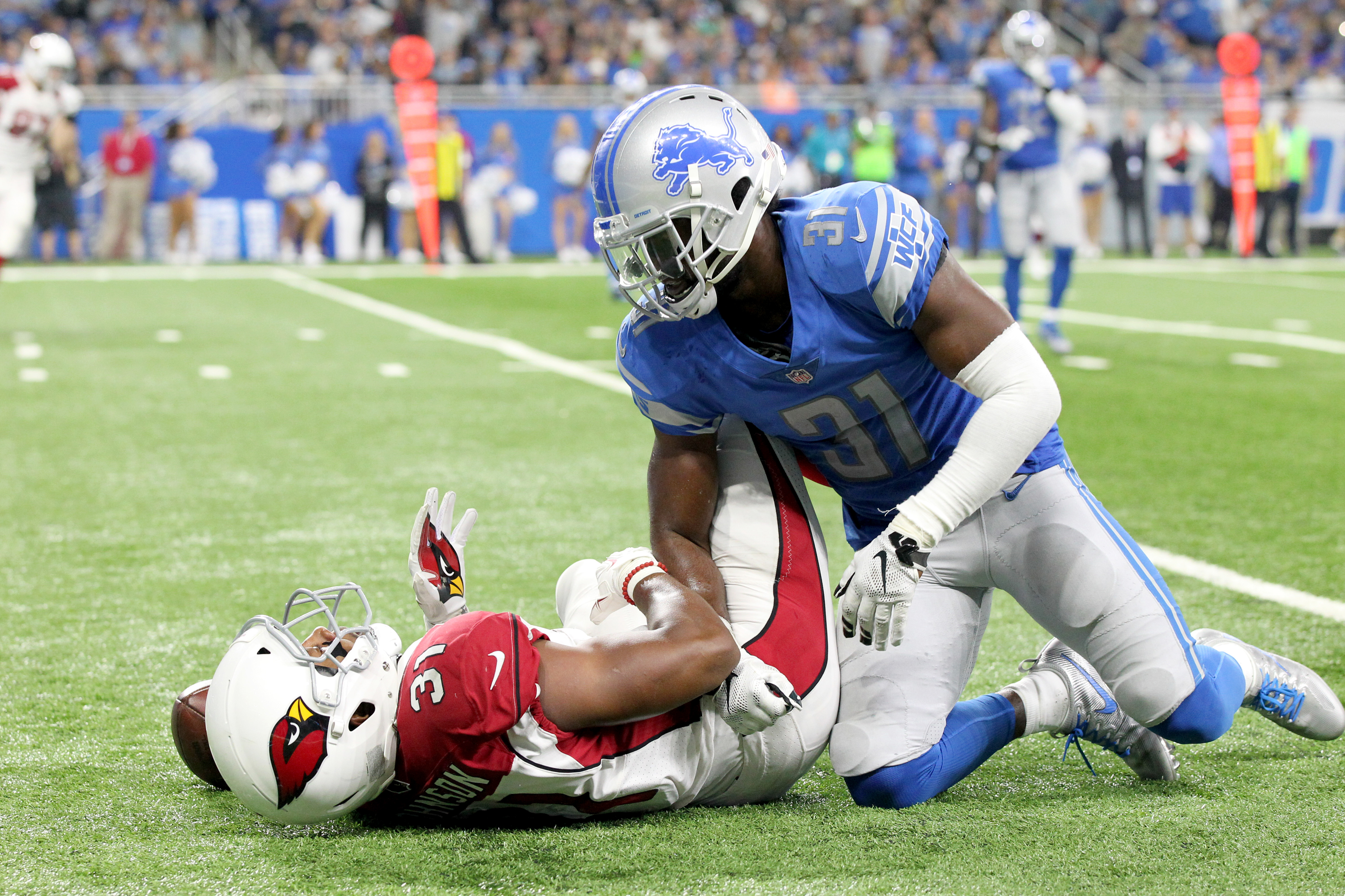 D.J. Hayden of the Detroit Lions tackling David Johnson of the Arizona Cardinals on September 10, 2017 in Detroit, Michigan | Source: Getty Images
