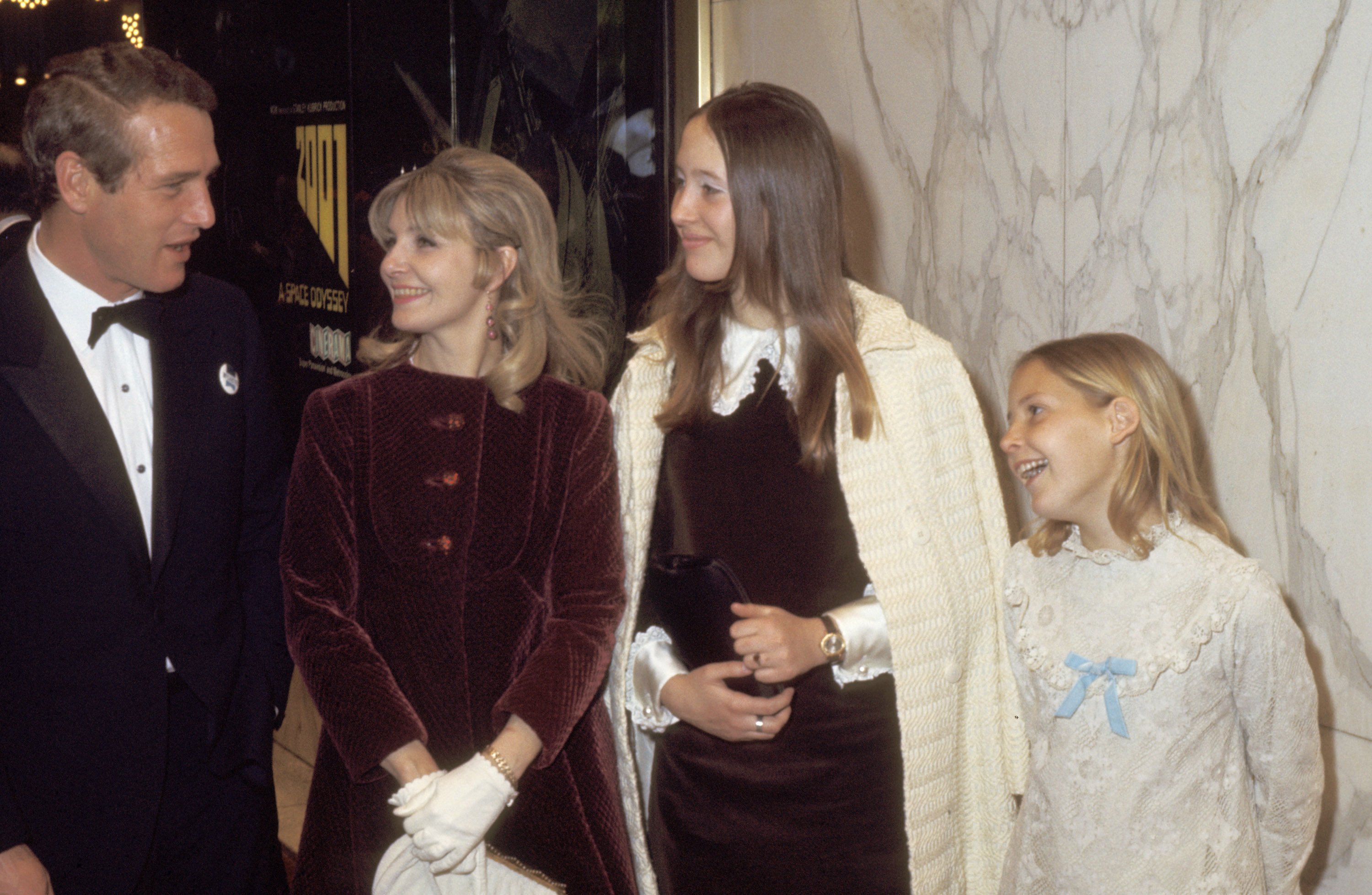 Paul Newman, Joanne Woodward, and their daughters on April 3, 1968 | Source: Getty Images