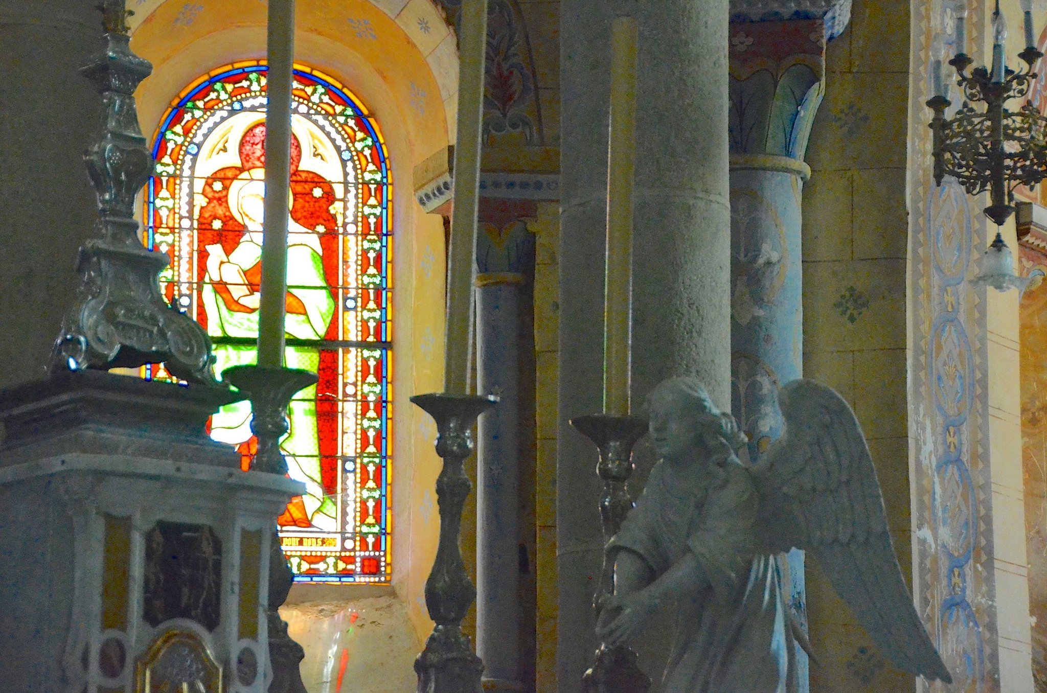 L'intérieur de l'église d'Artonne. l Source: Flickr L'intérieur de l'église d'Artonne. l Source: Flickr