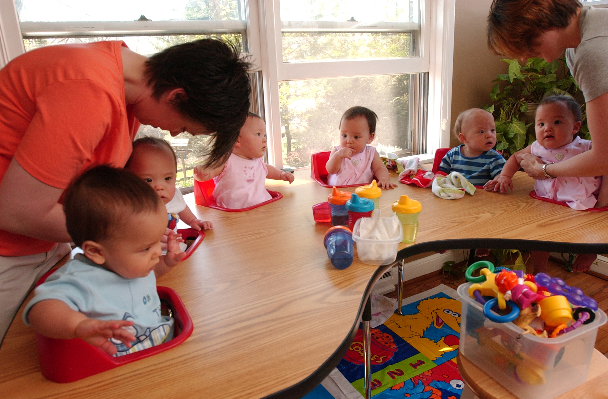 Although wholesome on air, things were a bit different behind the scenes. In this photo, Kate I. Gosselin and Angie S. Crawl got Kate's sextuplet sons and daughters ready to eat lunch at Kate's house in Wyomissing on April 19, 2005, in Wyomissing, Pennsylvania. | Source: Getty Images