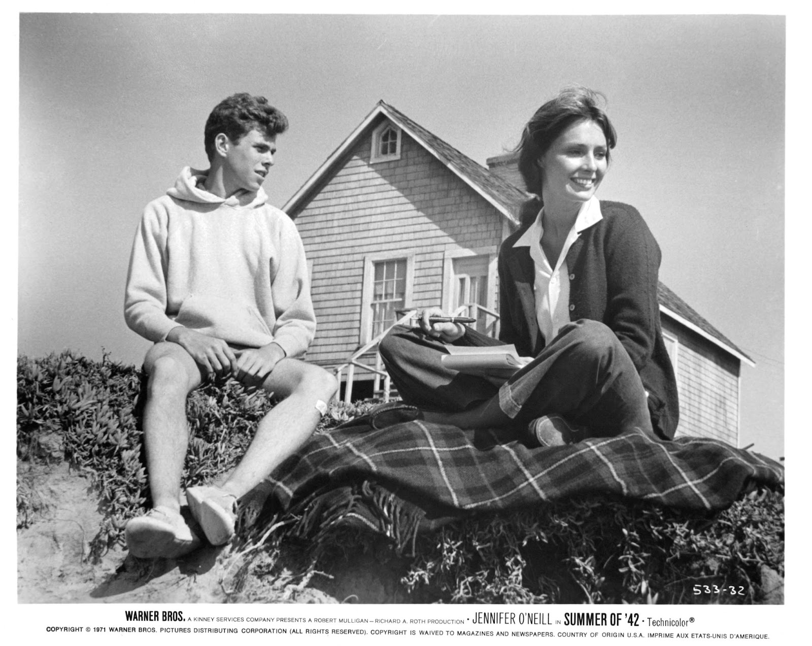 Gary Grimes and the famous '70s actress filming "Summer of '42" circa 1971. | Source: Getty Images