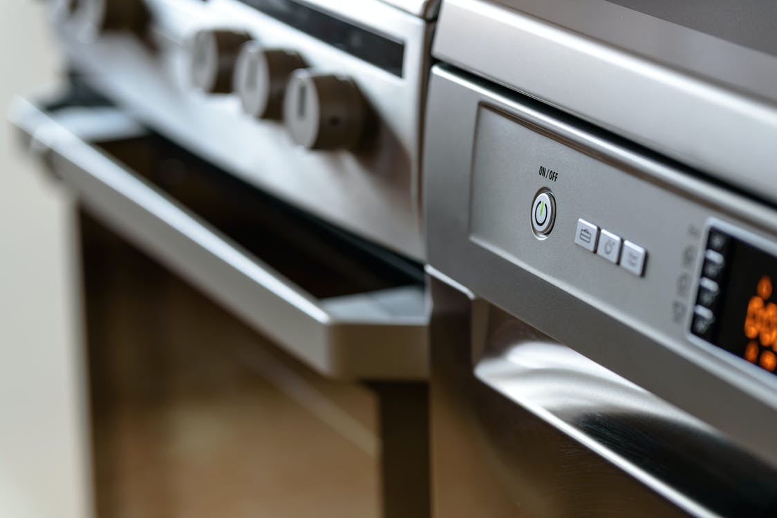 A photo of a modern oven. | Photo: Pexels