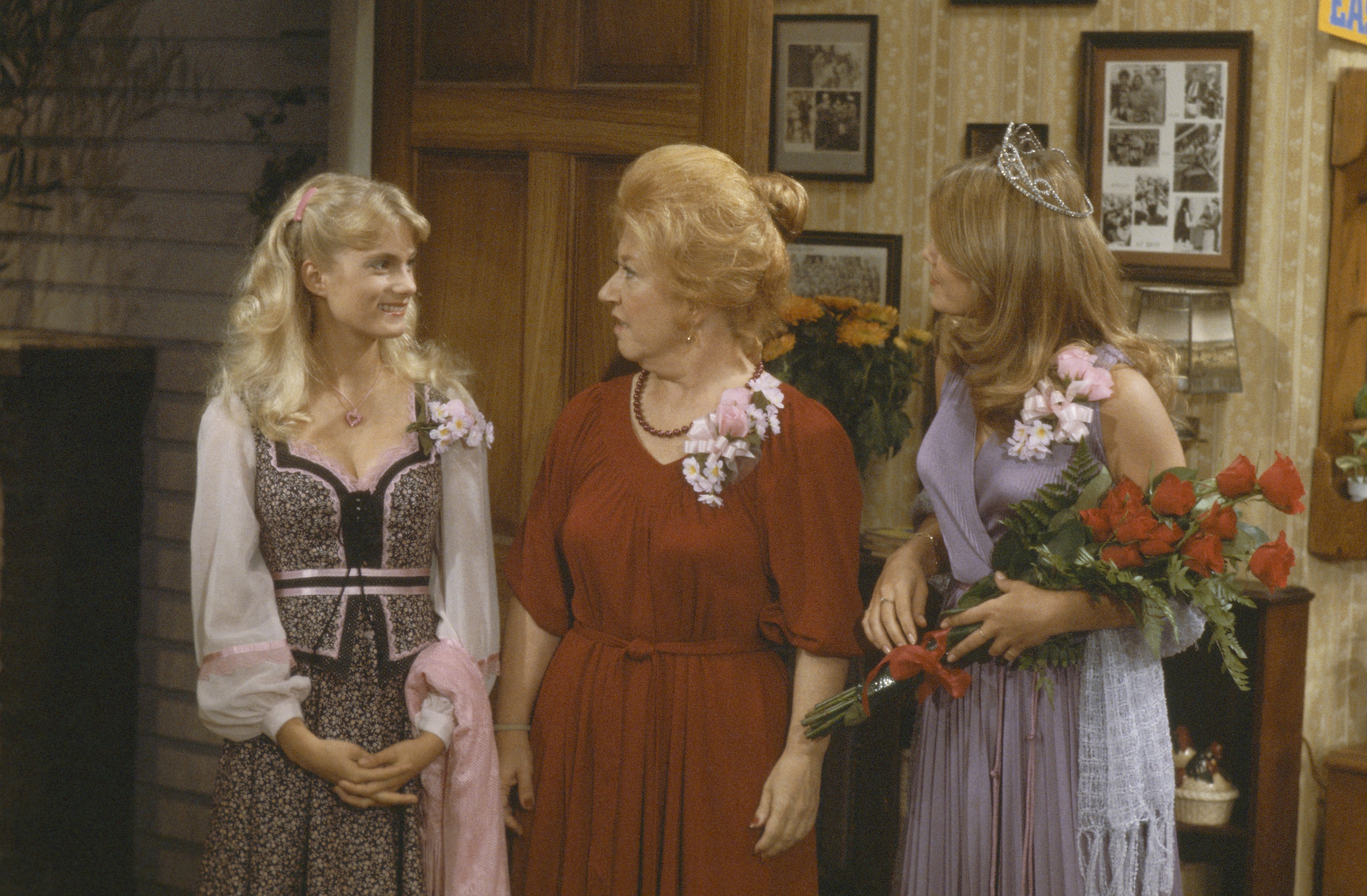 Anne Haddock, Charlotte Rae and Lisa Whelchel on the set of "The Facts of Life," 1979 | Source: Getty Images