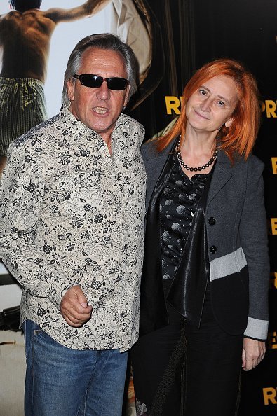 Gilbert Montagne et son épouse assistent à la première de 'Rhum Express' Paris au Cinéma Gaumont Marignan le 8 novembre 2011 à Paris, France. | Photo : Getty Images