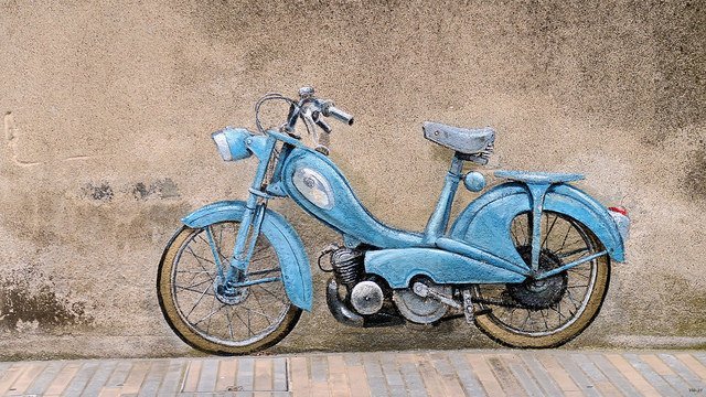 Une peinture de mobylette sur un mur. l Source: Flickr Une peinture de mobylette sur un mur. l Source: Flickr