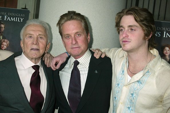 Kirk Douglas, Michael Douglas, and Cameron Douglas at Loews Lincoln Square in New York, New York, United States in 2003. | Photo: Getty Images