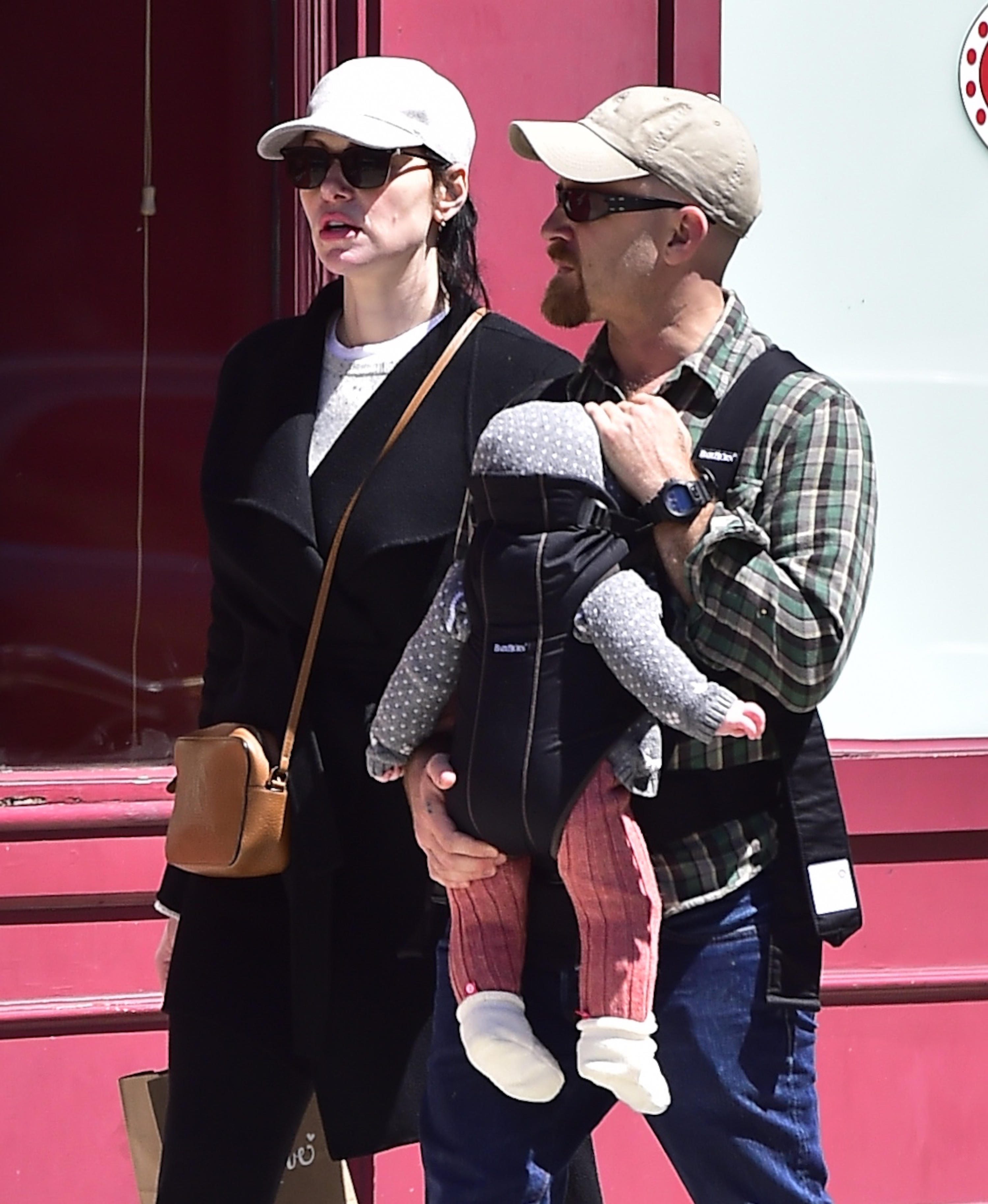 Laura Prepon and Ben Foster spotted out with their daughter in New York City on April 26, 2018 | Source: Getty Images