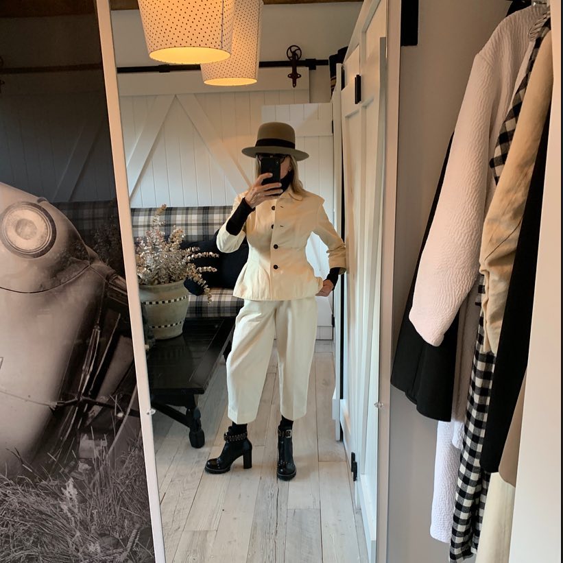 Diane Keaton pictured taking a mirror selfie in a cream suit and hat inside her Sullivan Canyon home, dated April 22, 2019 | Source: Instagram/diane_keaton