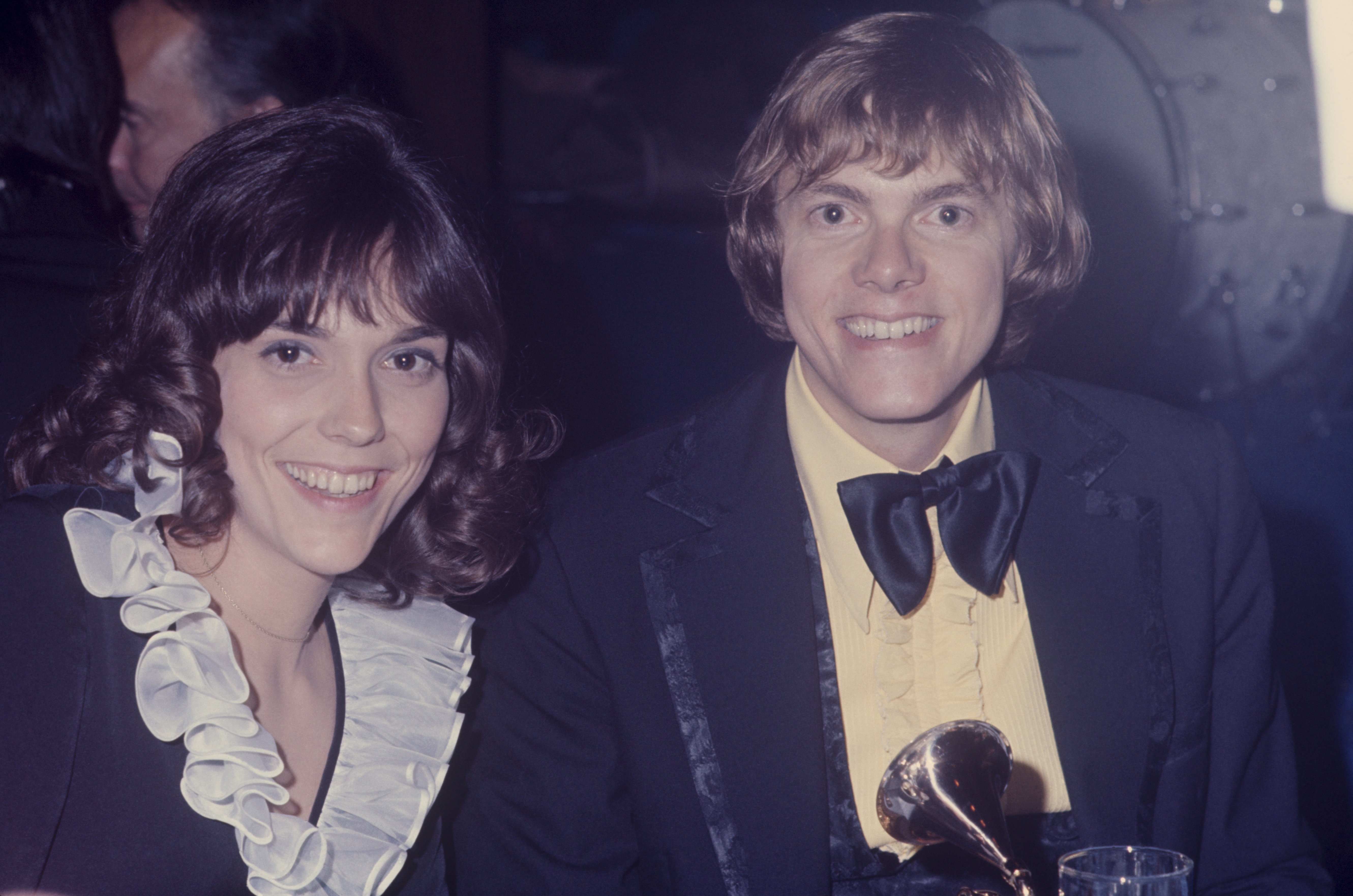 Richard Carpenter with his sister Karen Carpenter holding a Grammy Award; circa 1970; New York | Source: Getty Images