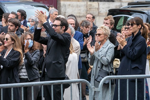 Victoria Bedos, Nicolas Bedos, Muriel Robin, Anne Le Nen et Doria Tillier assistent aux funérailles de Guy Bedos. | Photo : Getty Images. Victoria Bedos, Nicolas Bedos, Muriel Robin, Anne Le Nen et Doria Tillier assistent aux funérailles de Guy Bedos. | Photo : Getty Images.