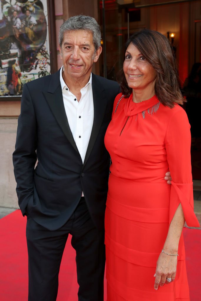 Michel Cymes et son épouse Nathalie Cymes assistent au gala de charité "Enfance Majuscule 2021". à la salle Gaveau le 15 juin 2021 à Paris, France. | Photo : Getty Images