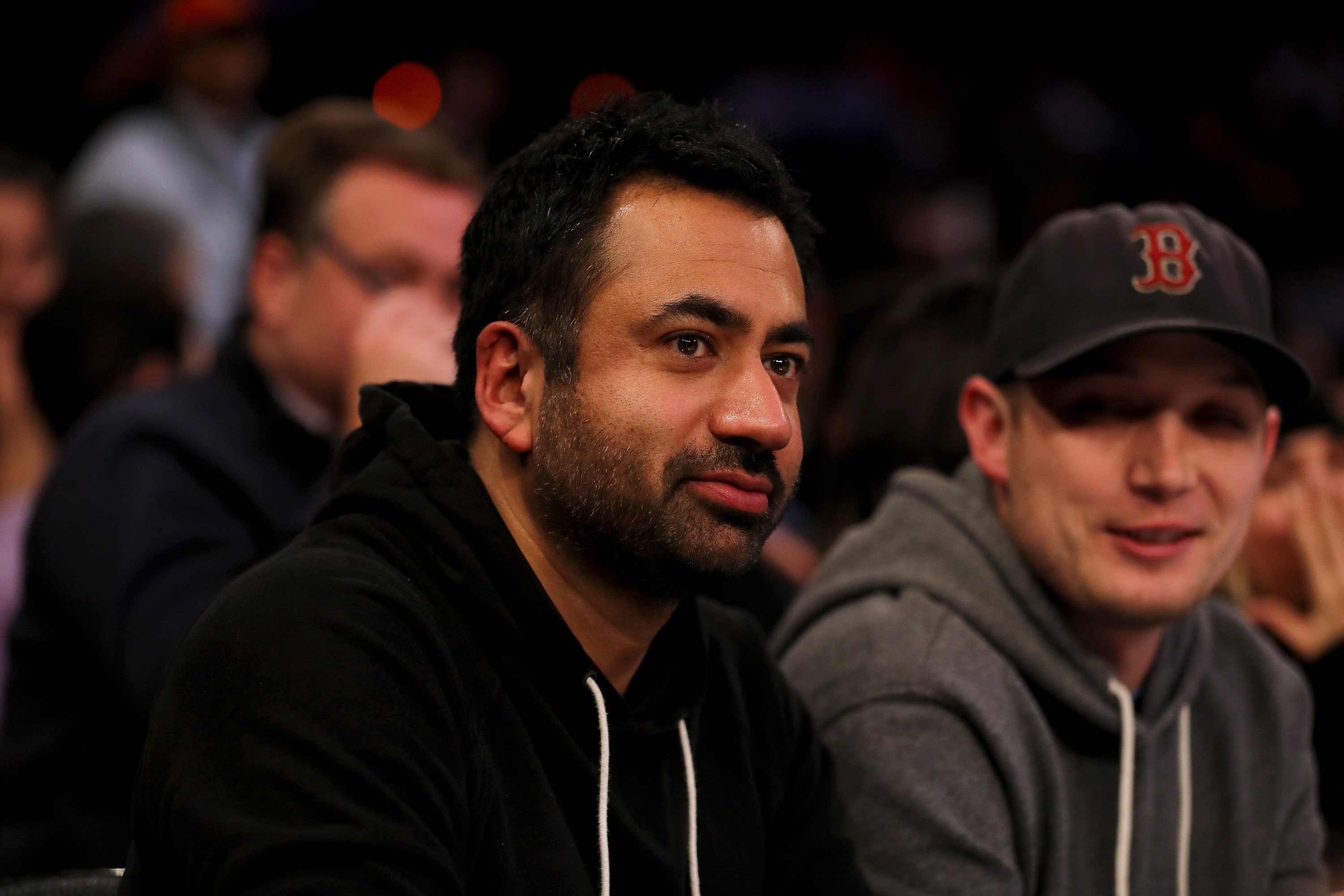 Kal Penn and his rumored fiancé are watching the New York Knicks and the Los Angeles Clippers basketball game on November 20, 2017, in New York City. | Source: Getty Images