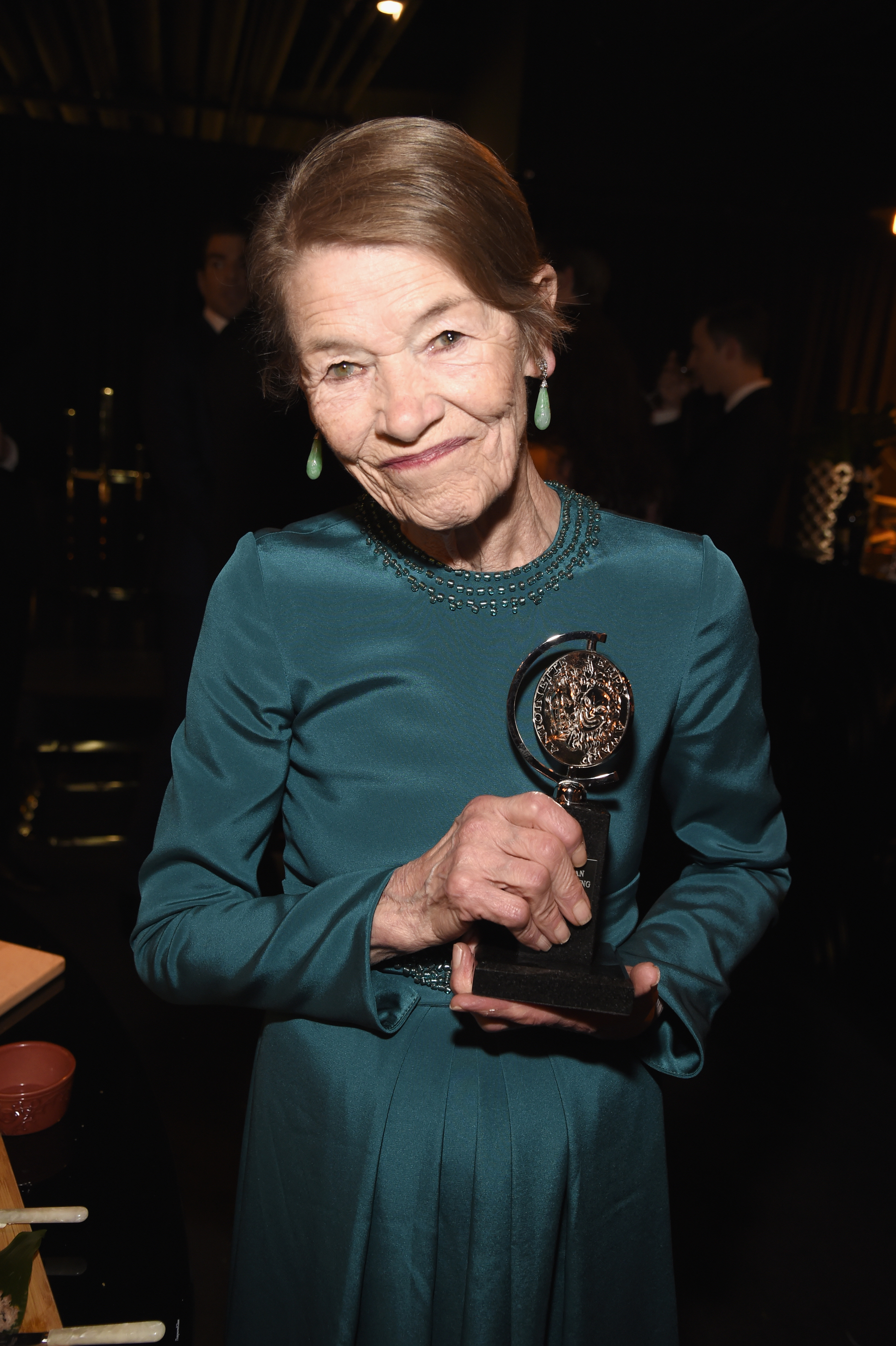 Glenda Jackson poses with the award for Best Performance by an Actress in a Leading Role in a Play for Edward Albee's "Three Tall Women" backstage during the 72nd Annual Tony Awards at Radio City Music Hall on June 10, 2018, in New York City| Source: Getty Images