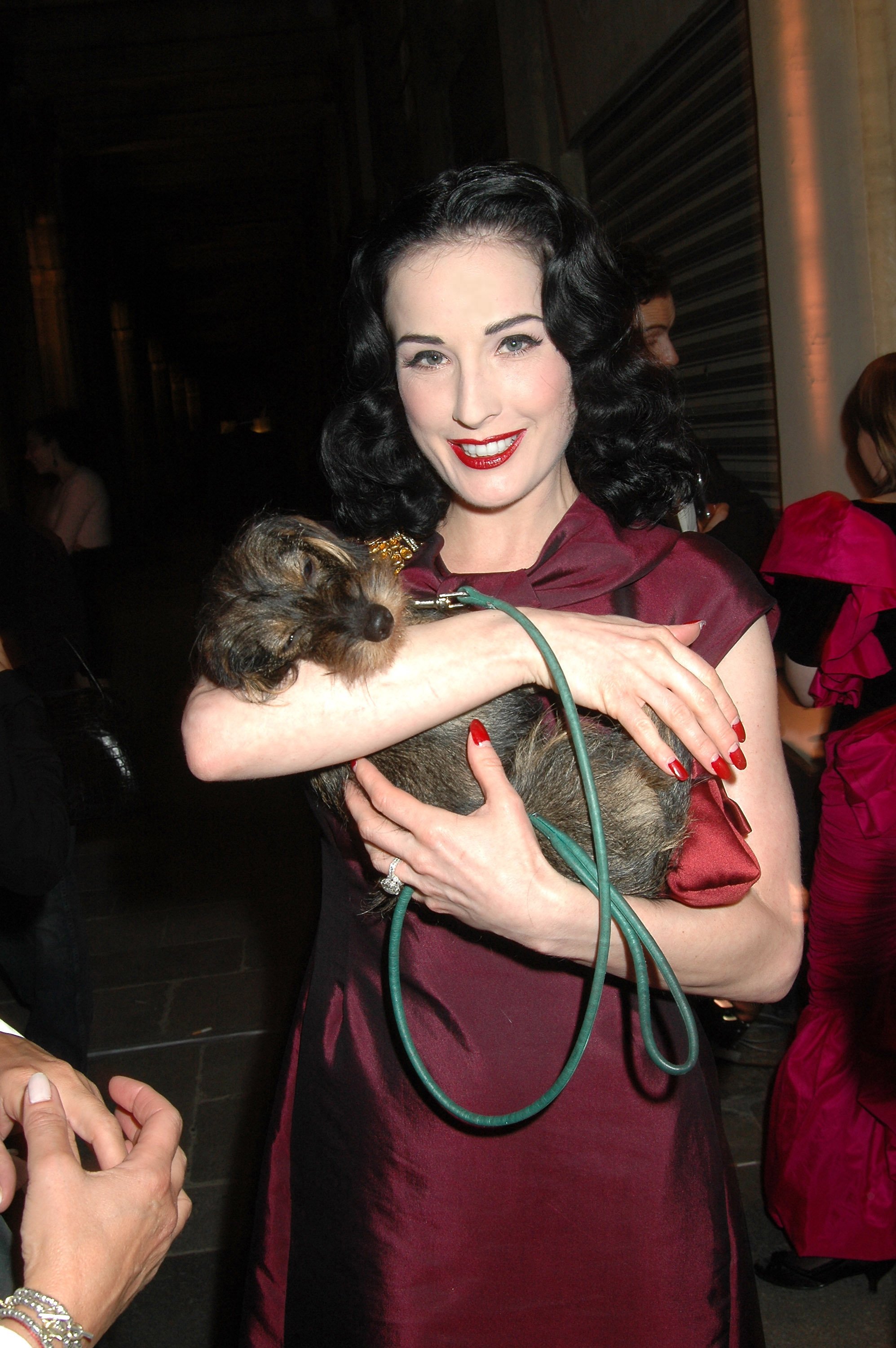 Dita Von Teese at the Paris Fashion Week Spring Summer 2007 on October 7, 2006 | Source: Getty Images