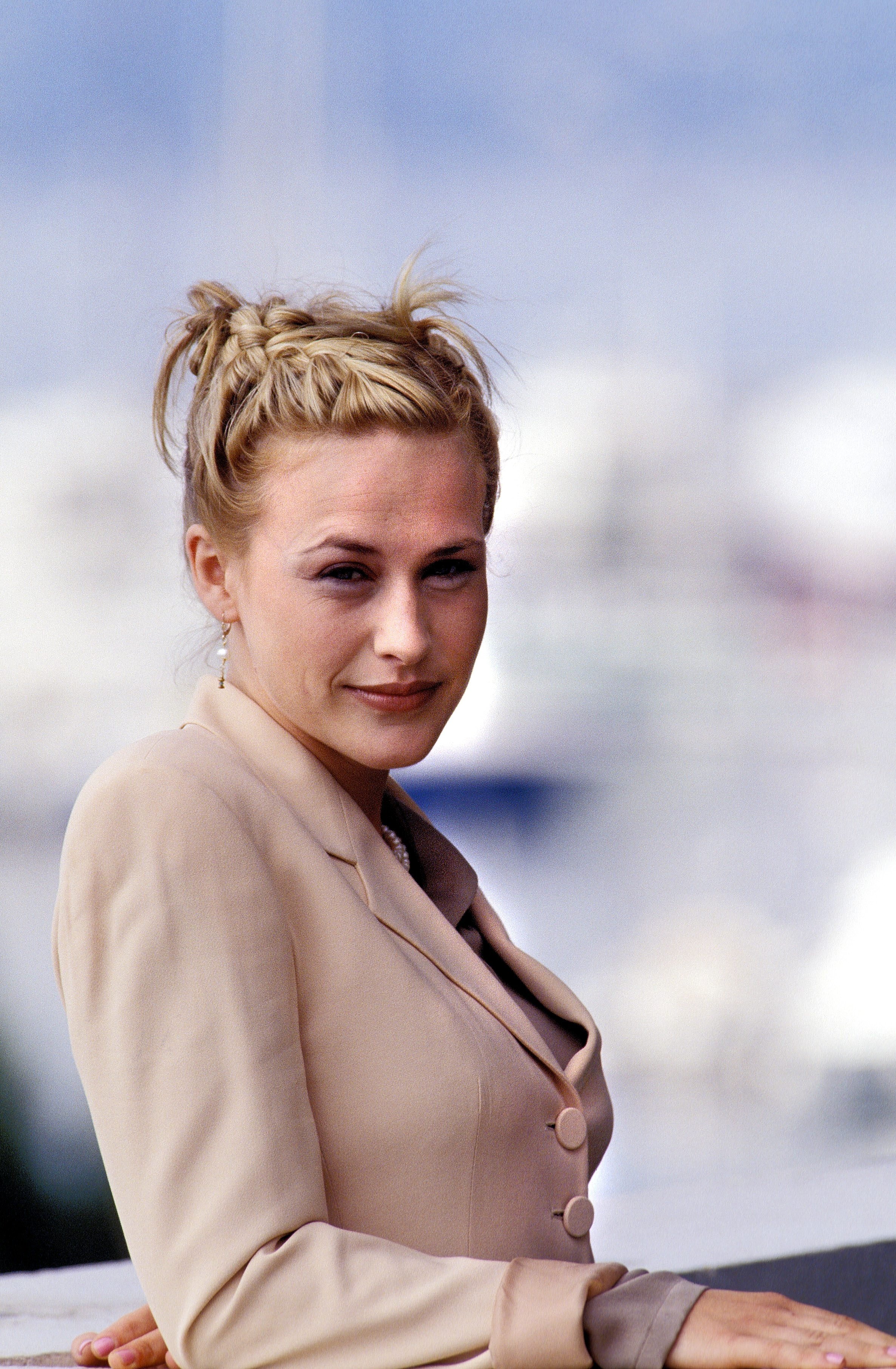 Patricia Arquette in a photocall for "Beyond Rangoon" in Cannes, France, on May 19, 1995. | Source: Pool BENAINOUS/DUCLOS/Gamma-Rapho/Getty Images