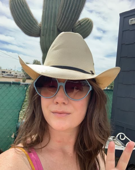 A close-up of Elizabeth Hanks, dated August 2019 | Source: Instagram/eahanks