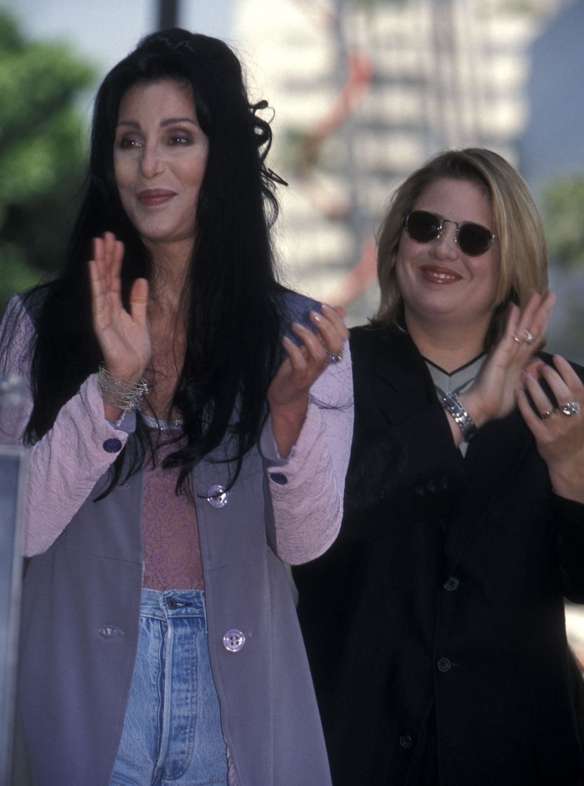 La chanteuse Cher et sa fille Chasity Bono | Photo : Getty Images