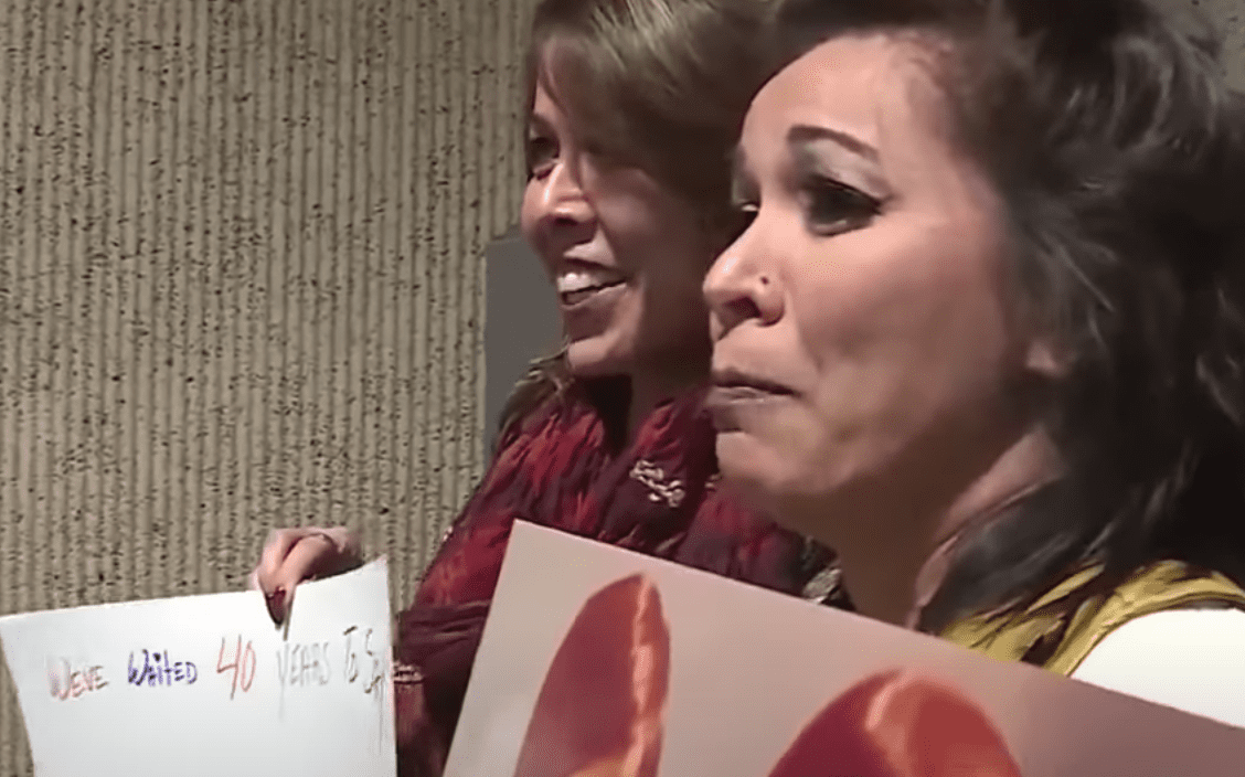 Daughters wait to reunite with their mom for the first time in 40 years | Photo: Youtube/KMBC 9 