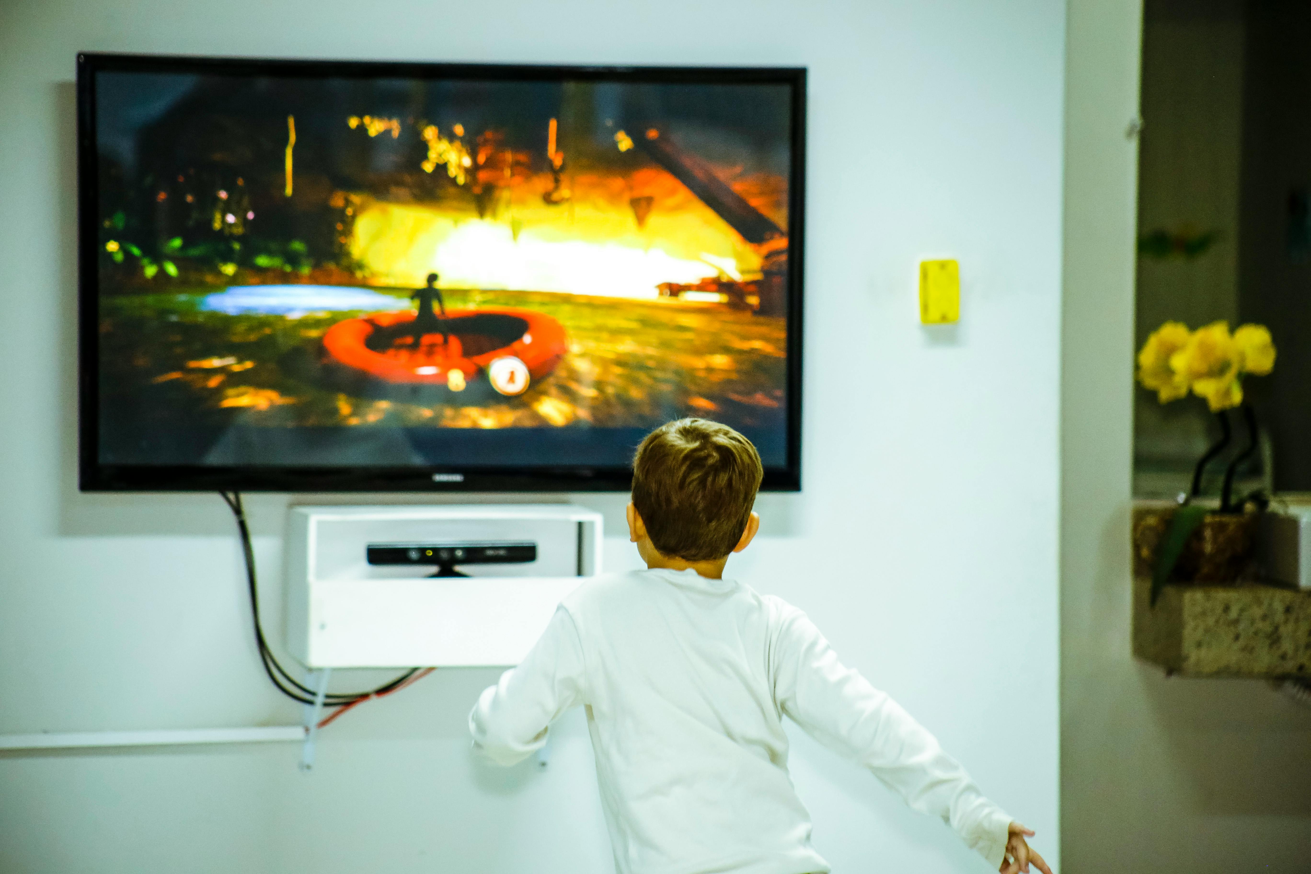 A little boy standing in front of a television | Source: Pexels