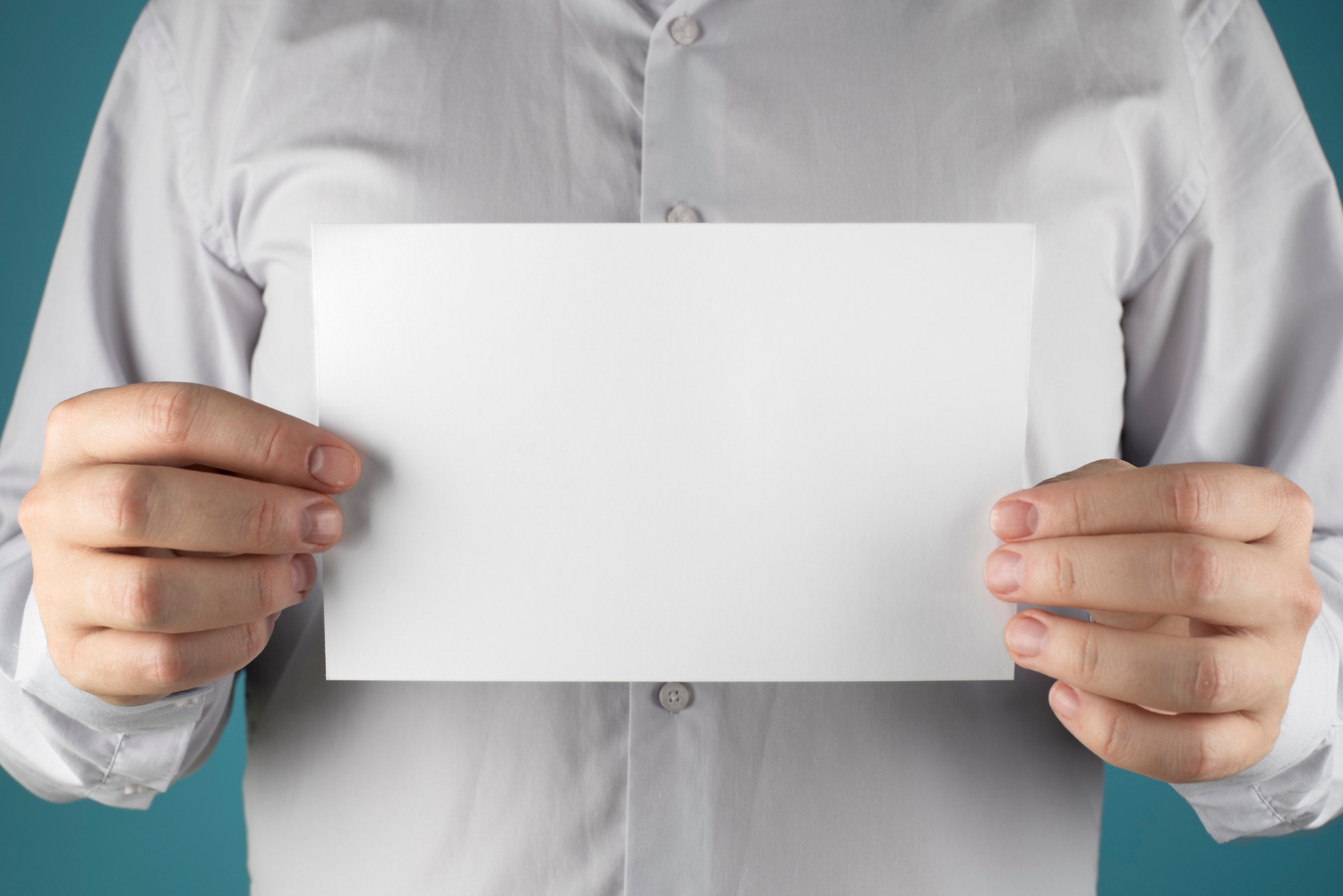 A man holding a piece of paper | Source: Freepik