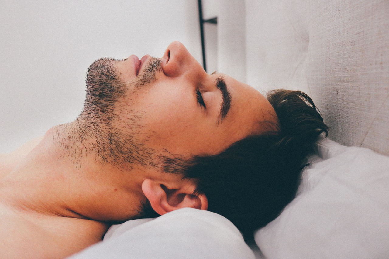A man sleeping | Source: Pixabay
