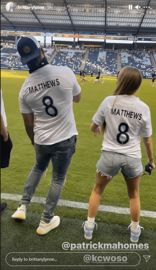 Brittany Matthews and Patrick Mahomes at the stadium clad in  a jersey on her Instagram Story | Photo: Instagram / brittanylynne