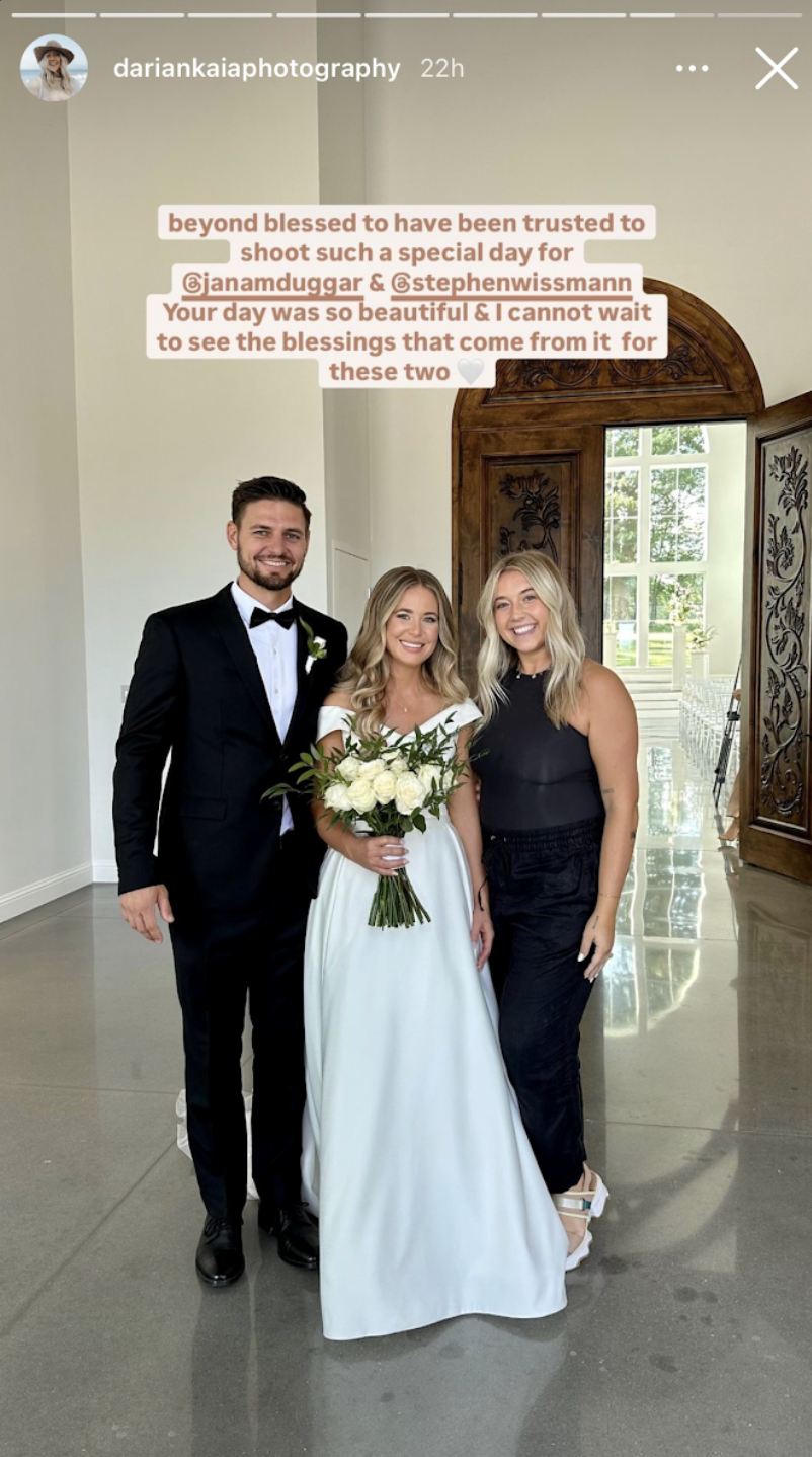 Jana Duggar and Stephen Wissmann smile with their wedding photographer, Darian Kaia, as shared in an Instagram Story in August 2024 | Source: Instagram/dariankaiaphotography