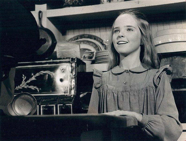 Publicity photograph of Melissa Sue Anderson as fictional depiction of Mary Ingalls of the television series "Little House on the Prairie." | Source: Wikimedia Commons