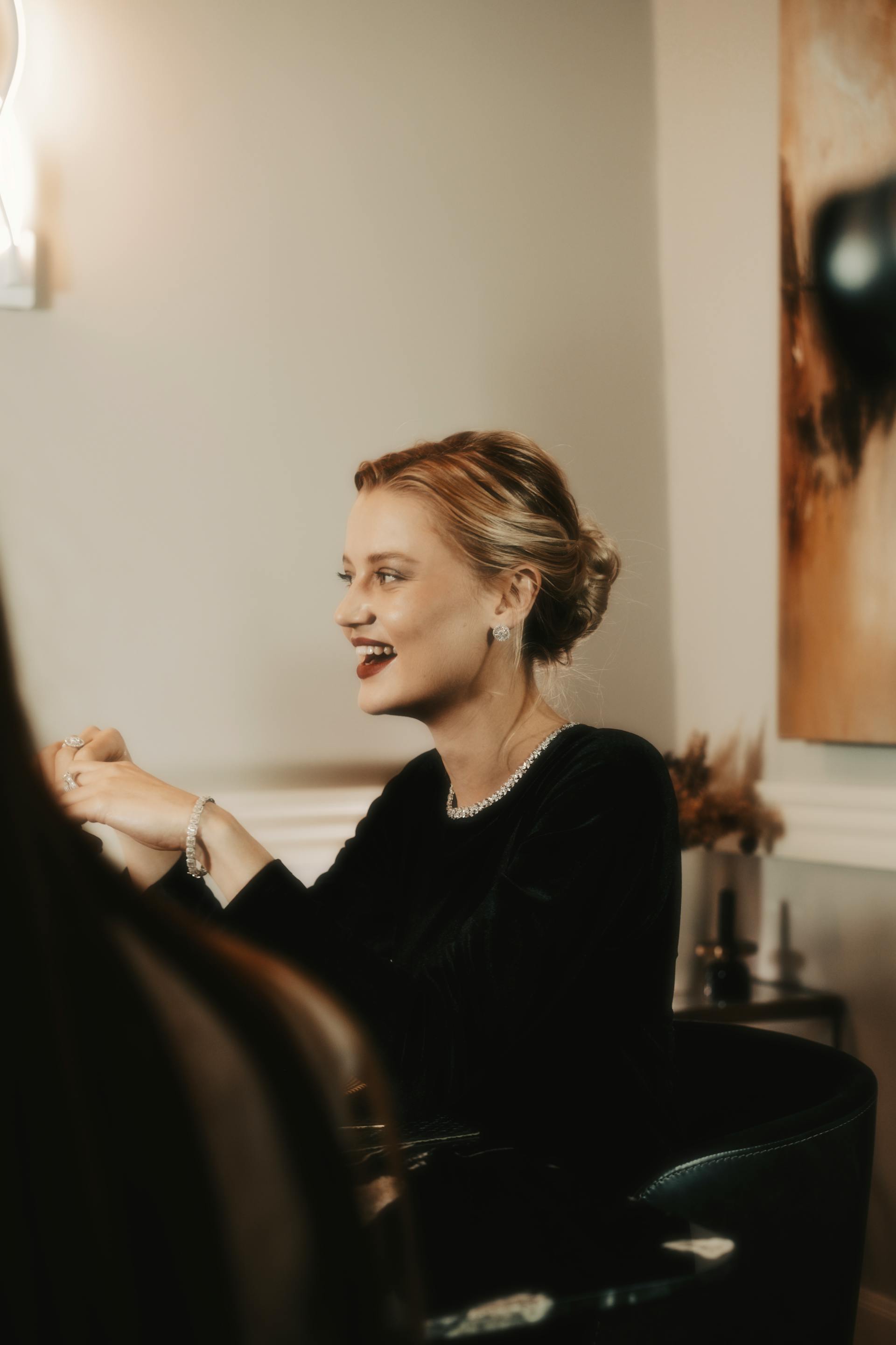 An elegant blonde woman sitting at the dinner table | Source: Pexels