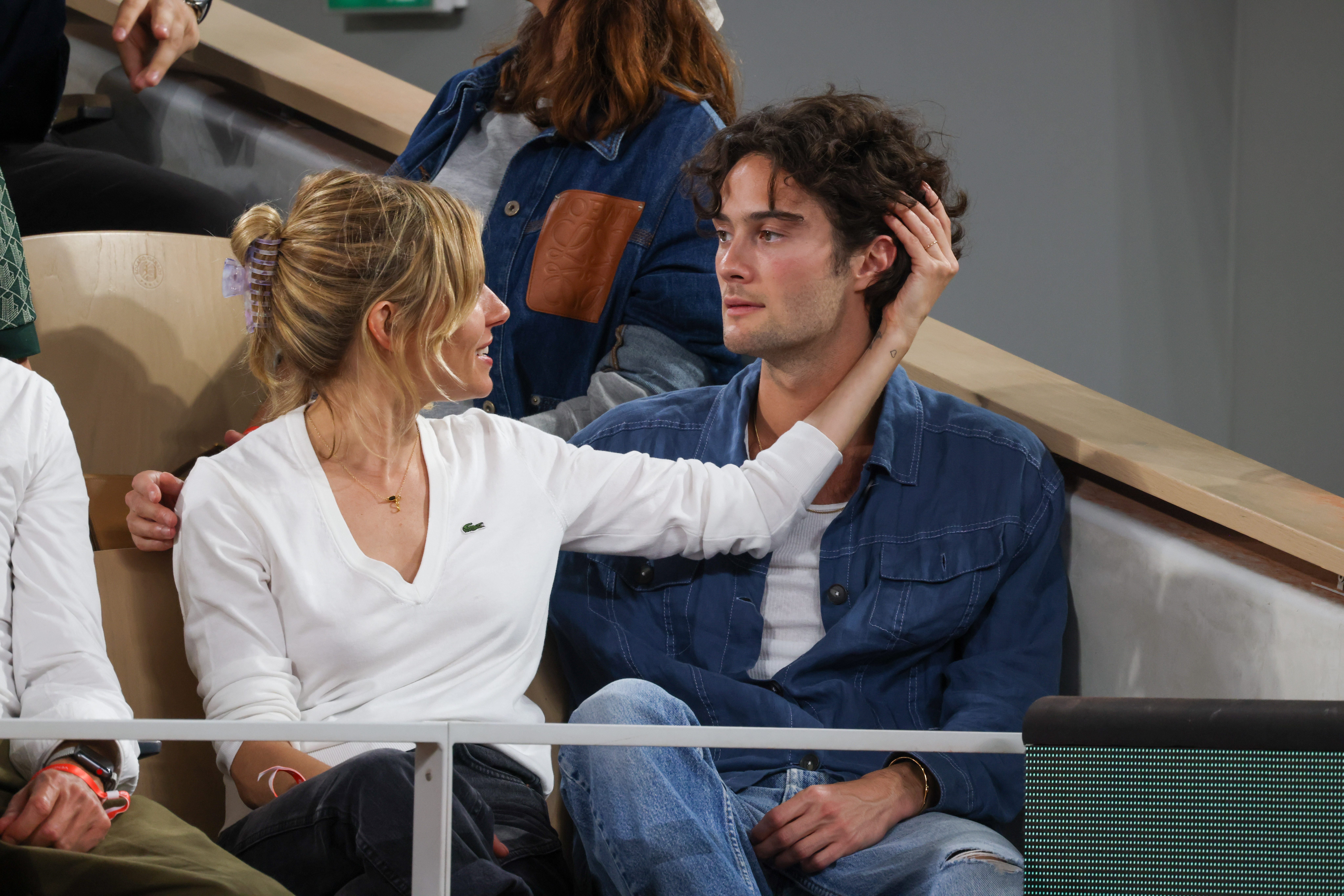 Sienna Miller and Oli Green are seen at Roland Garros on June 03, 2022 in Paris, France | Source: Getty Images