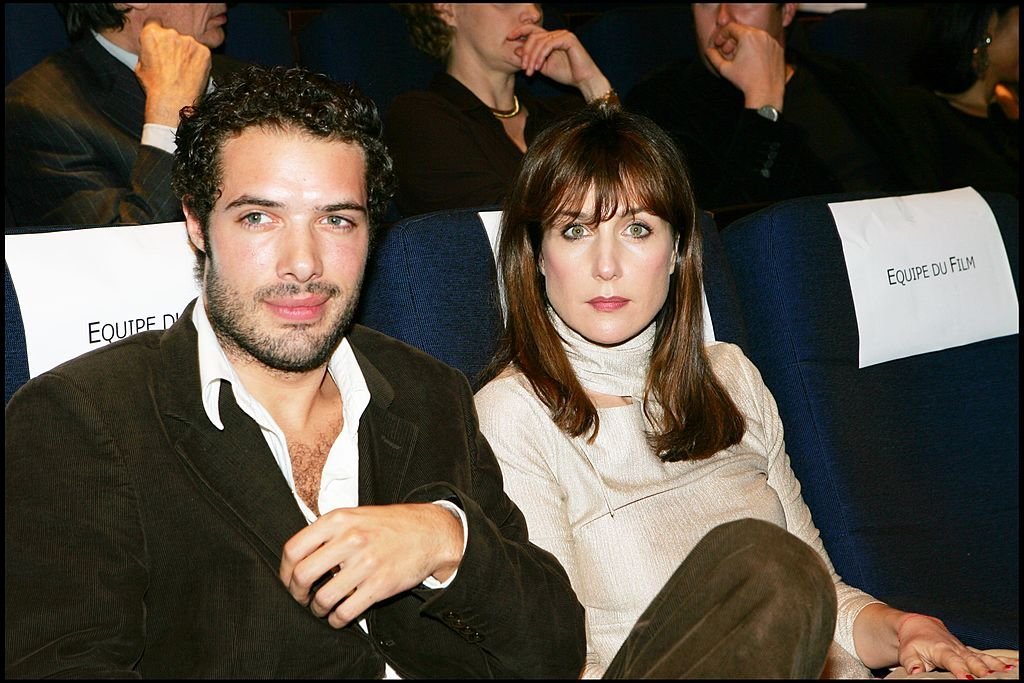 Nicolas Bedos et Elsa Zylberstein lors de la première parisienne du film Combien Tu M'Aimes à la Cinémathèque française. | Photo : Getty Images