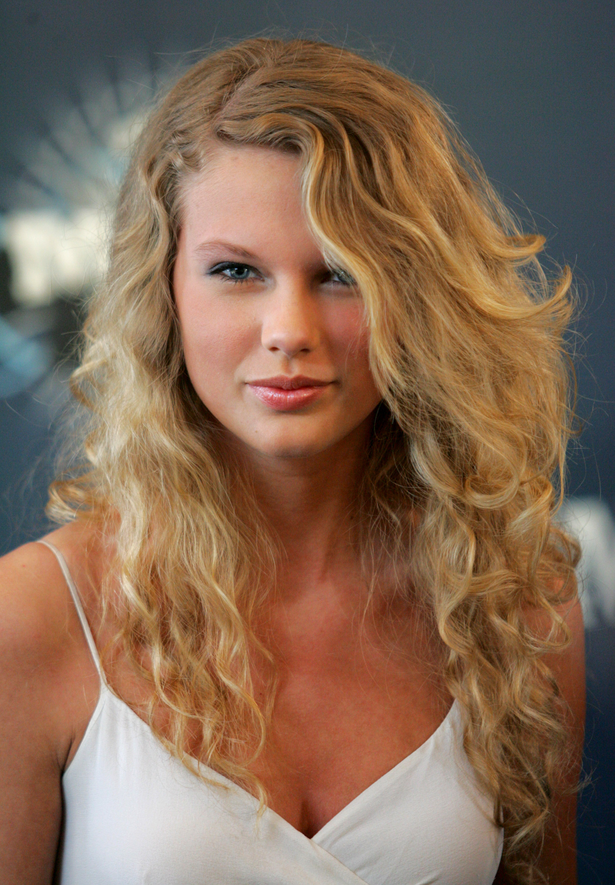 Taylor Swift attends the 2006 CMT Music Awards at Curb Event Center at Belmont University on April 10, 2006 in Nashville, Tennessee. | Source: Getty Images
