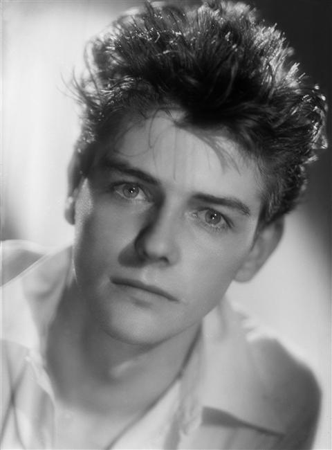 La photo de Jean-Pierre Mocky en 1948 | Source: Wikipedia
