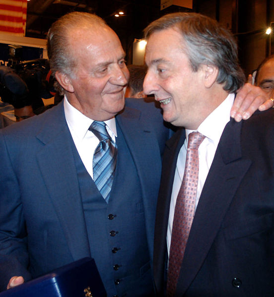 El rey Juan Carlos de España y Néstor Kirchner, enero 2004 . | Imagen: Wikipedia El rey Juan Carlos de España y Néstor Kirchner, enero 2004 . | Imagen: Wikipedia