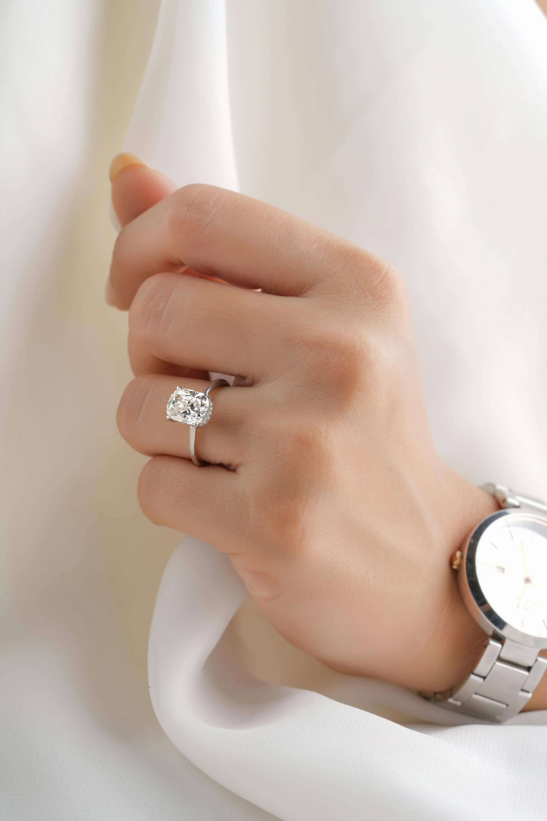 A person wearing an engagement ring | Source: Pexels