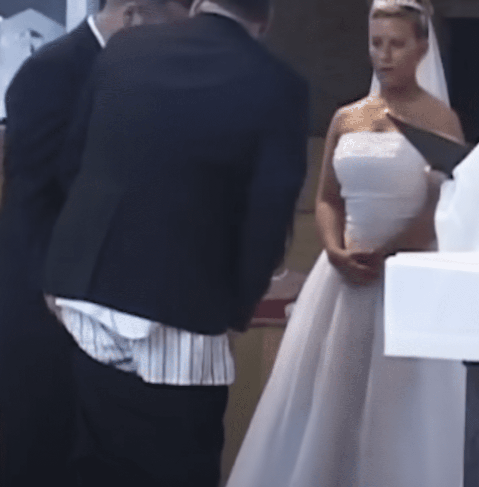 Best man's pants fall down during the wedding ceremony. | Source: youtube.com/failarmy 