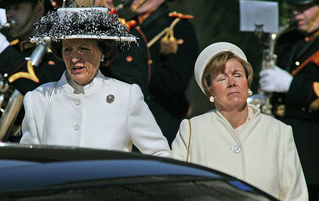 La princesa Margarita y la princesa Cristina en el funeral de la princesa Juliana, el 30 de marzo de 2004 en Delft, Holanda. | Imagen: Getty Images La princesa Margarita y la princesa Cristina en el funeral de la princesa Juliana, el 30 de marzo de 2004 en Delft, Holanda. | Imagen: Getty Images