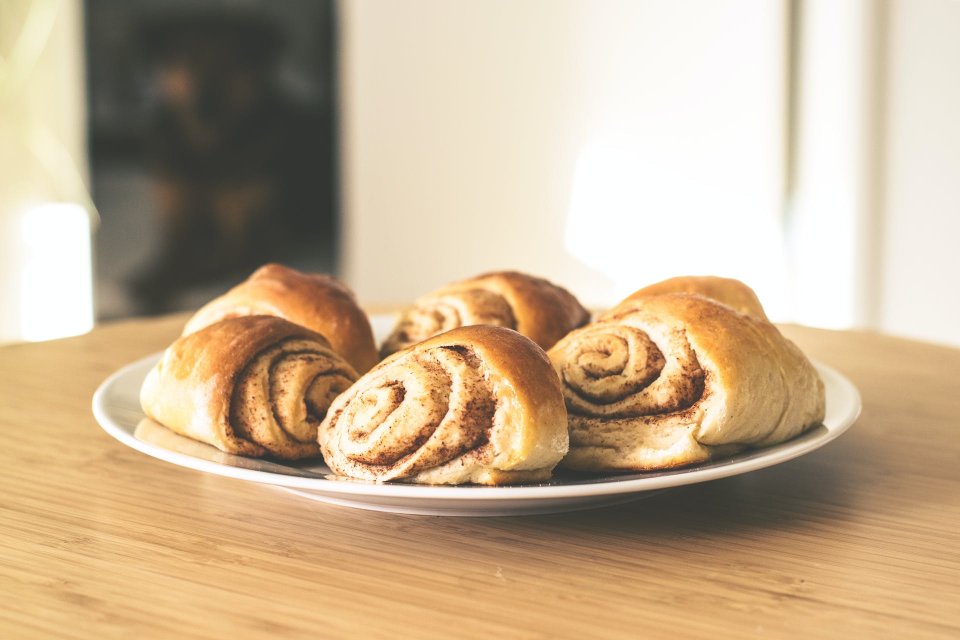 Cinnamon buns on plate | Source: Pexels