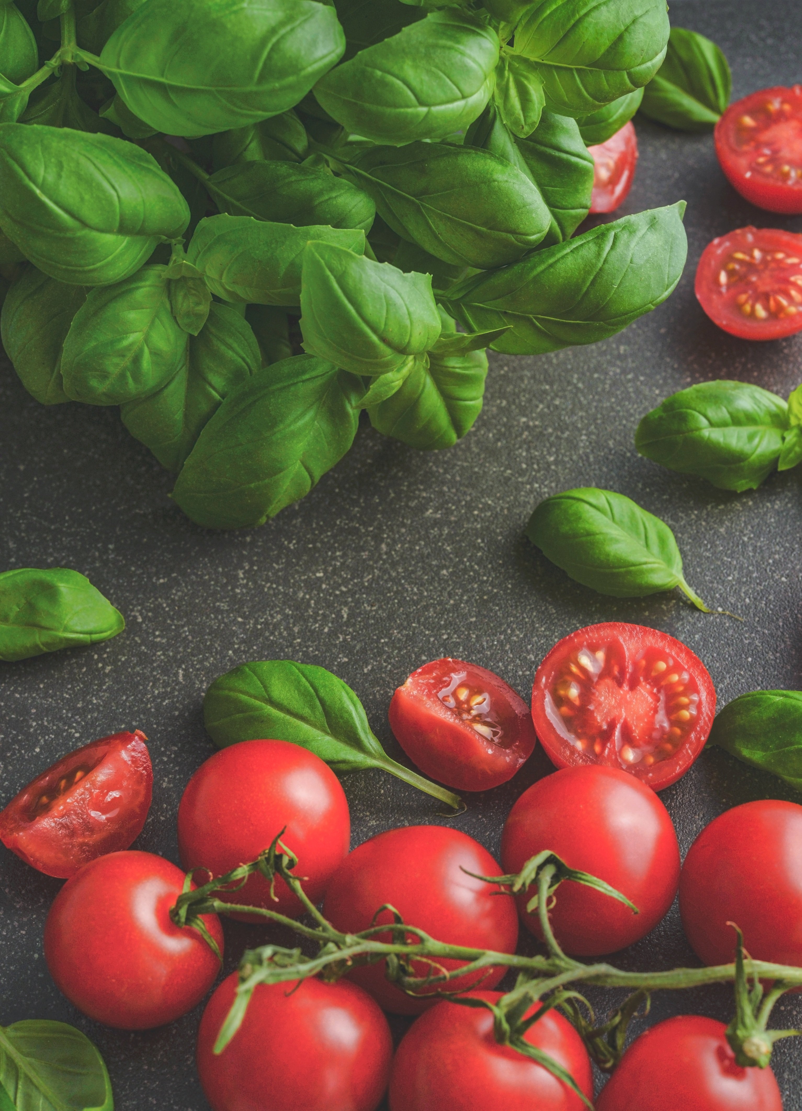 Des tomates et du basilic. l Photo : Pexels Des tomates et du basilic. l Photo : Pexels
