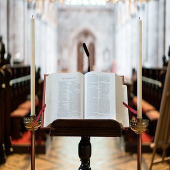 Bible standing in a church. | Source: Pixabay