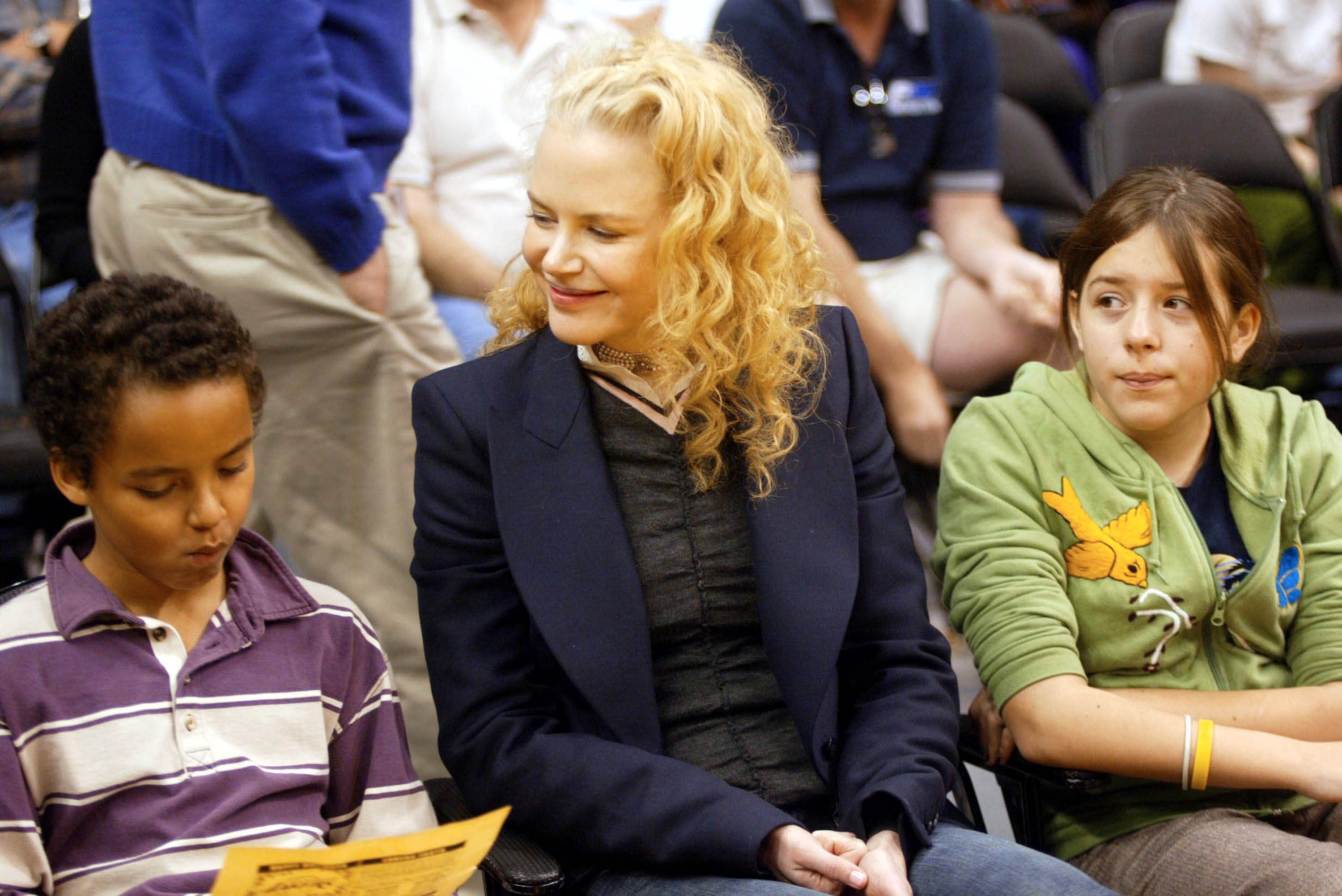 Actress Nicole Kidman and her children Connor (L) and Isabella (R) attend a game between the Los Angeles Lakers and the Miami Heat at the Staples Center December 25, 2004 in Los Angeles, California. | Source: Getty Images