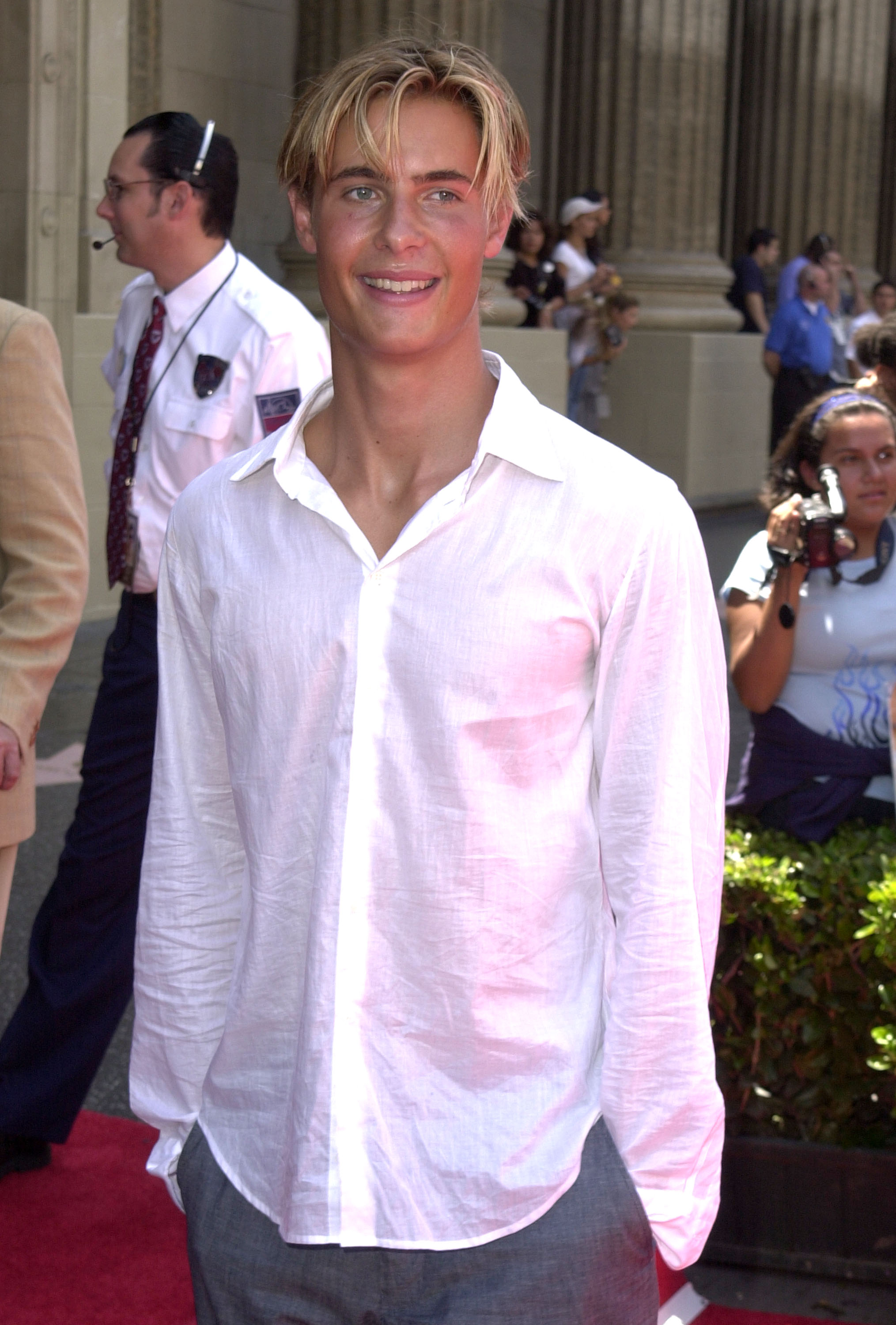 The actor poses during "The Princess Diaries" premiere, on July 29, 2001 | Source: Getty Images