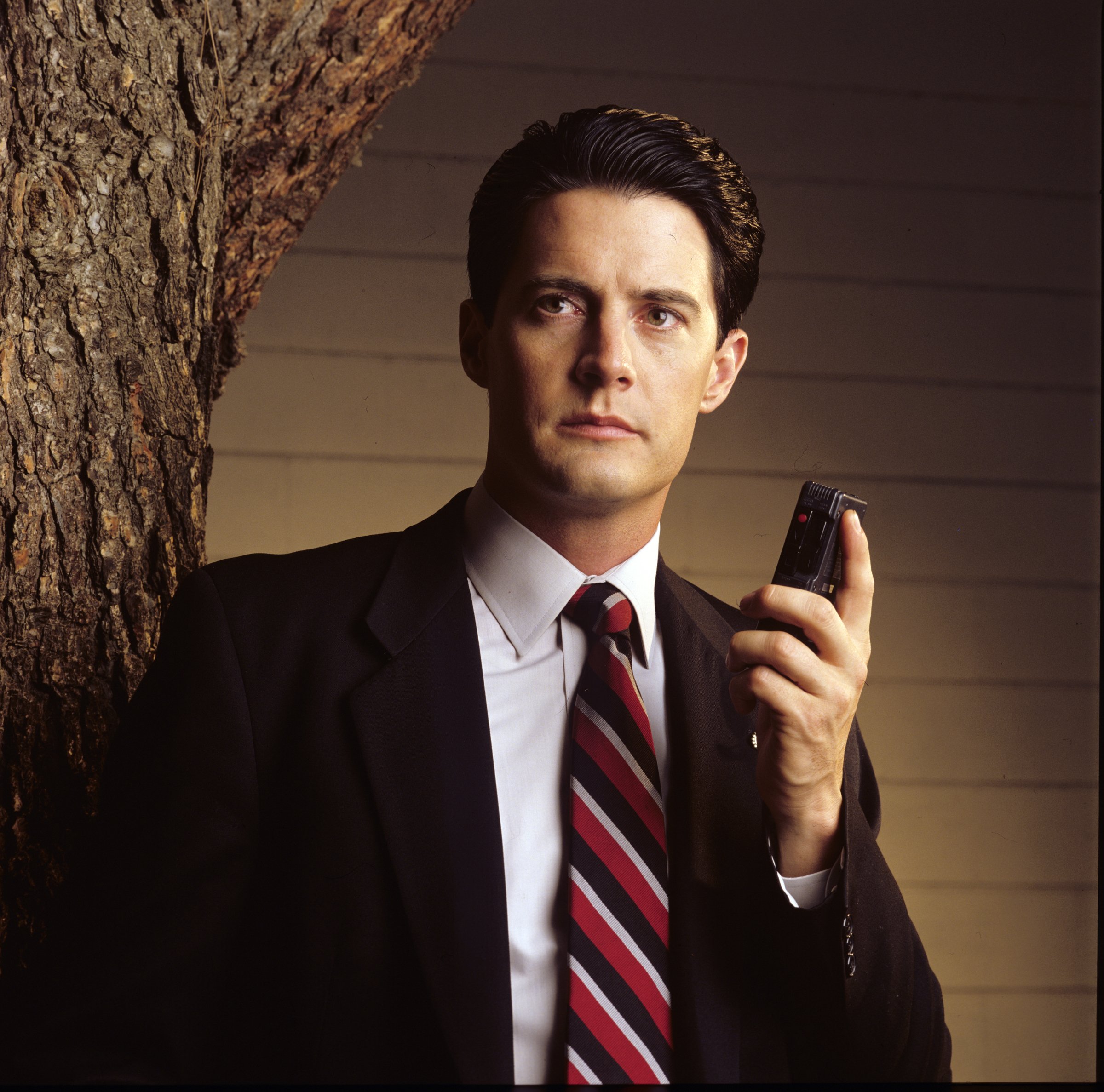 Kyle MacLachlan poses during season two of "Twin Peaks" on October 13 1990 | Photo: Getty Images