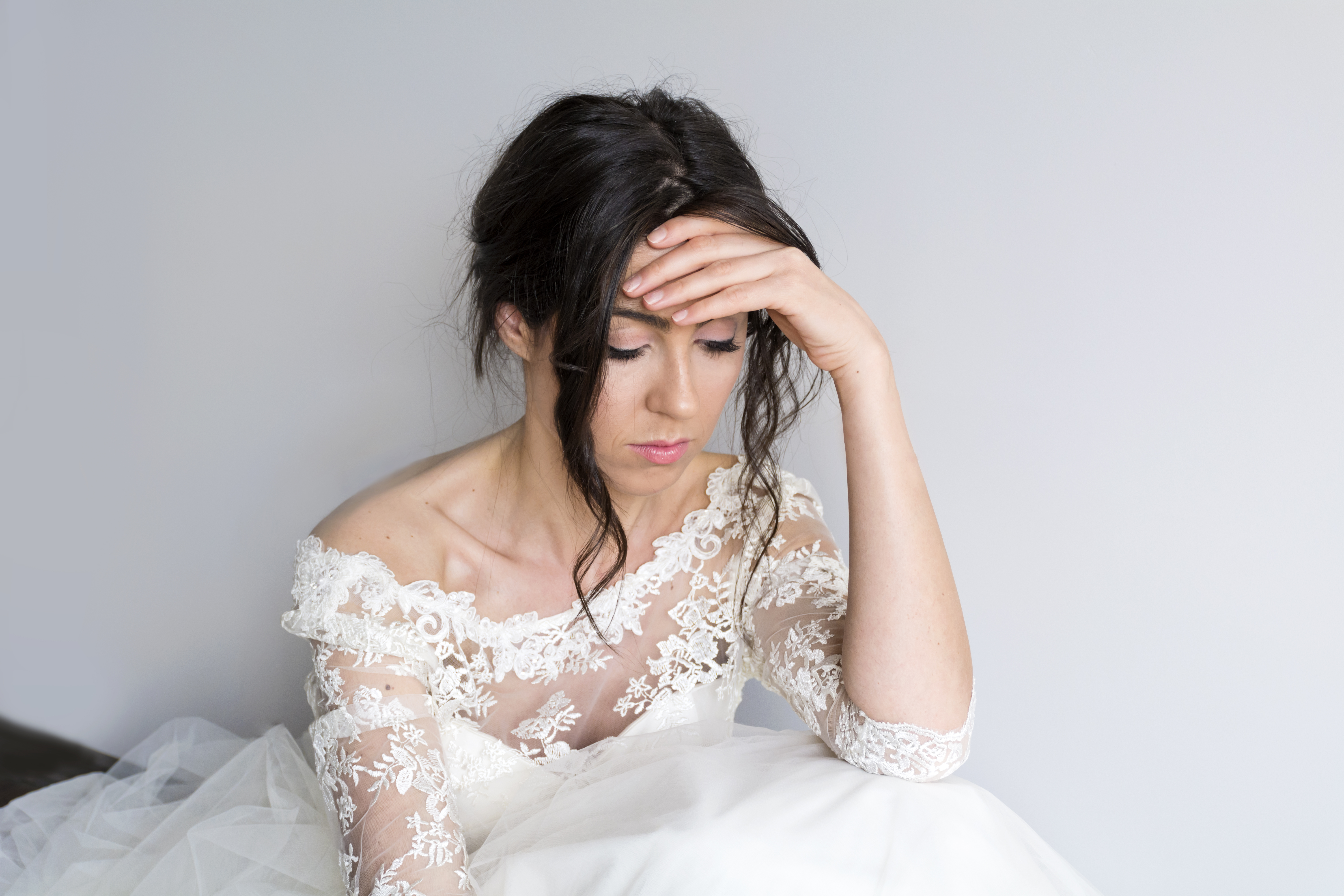 A beautiful, tired, and sad bride. | Source: Getty Images