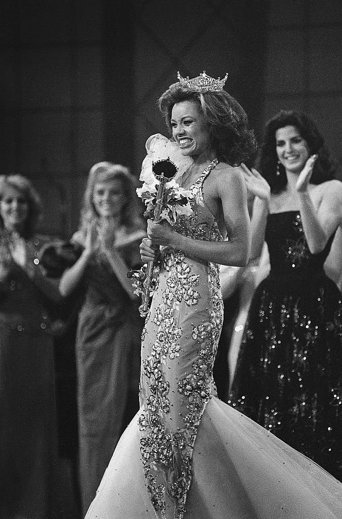 Vanessa Williams on stage after being crowned Miss America 1984. | Photo: Getty Images