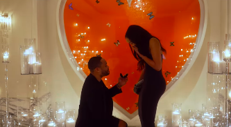 Eric Murphy proposing to Jasmin Lawrence. | Source: Instagram/jasmin_lawrence