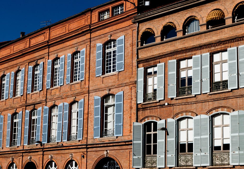 Immeubles Toulousains en terre cuite. ǀ Source : Getty Images