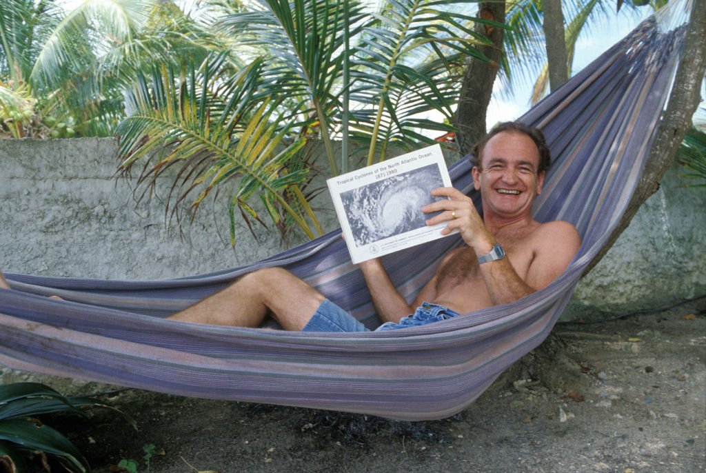 Portrait du présentateur météo Alain Gillot-Pétré en septembre 1984 en Guadeloupe. І Getty Images