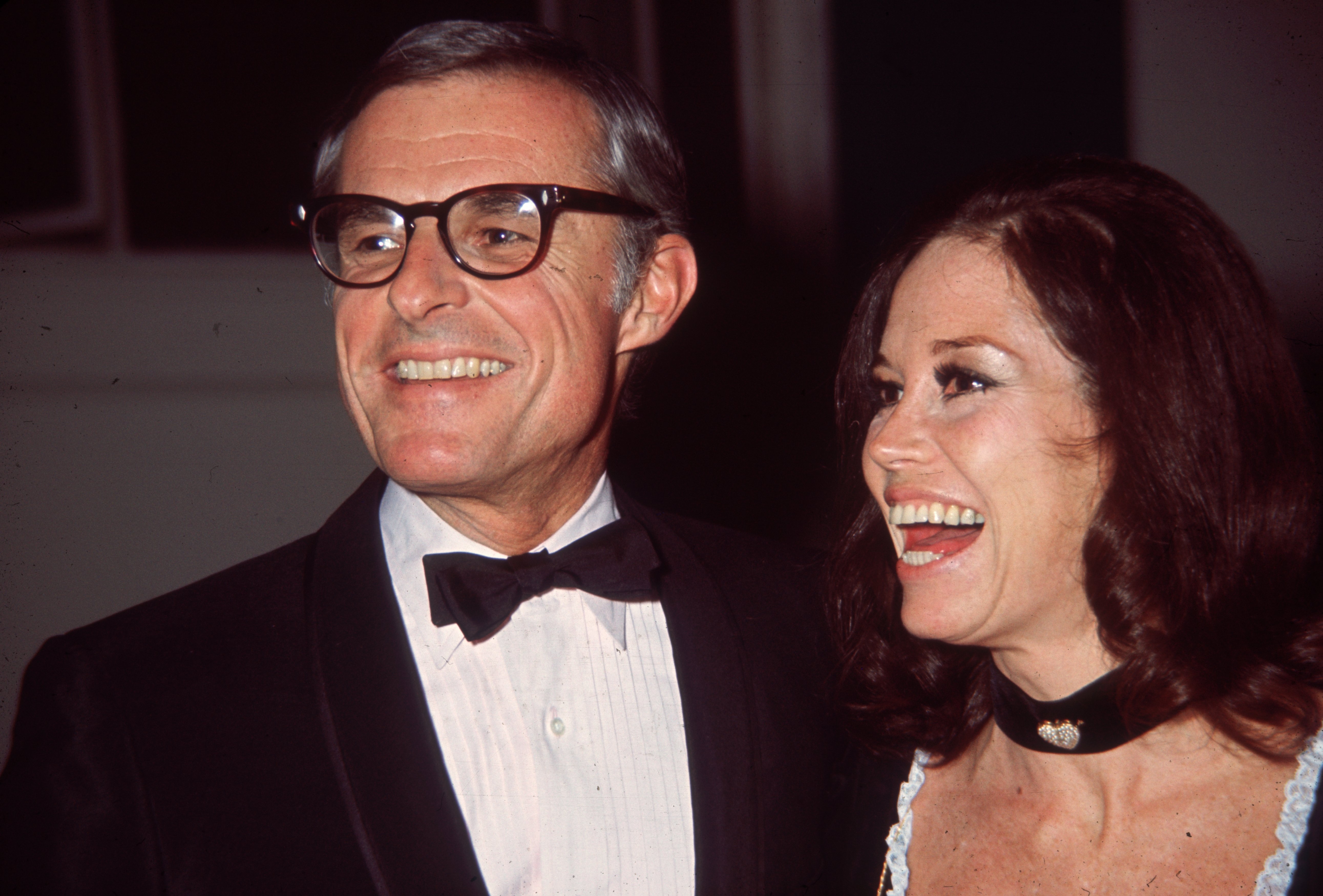 Grant Tinker and Mary Tyler Moore at a party at Chasen's nightclub in Hollywood, California, in 1971. | Source: Frank Edwards/Fotos International/Getty Images