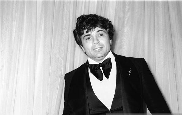 American actor Robert Blake stands at the Emmy Awards holding a cigarette in Hollywood, California in 1975 | Photo: Getty Images